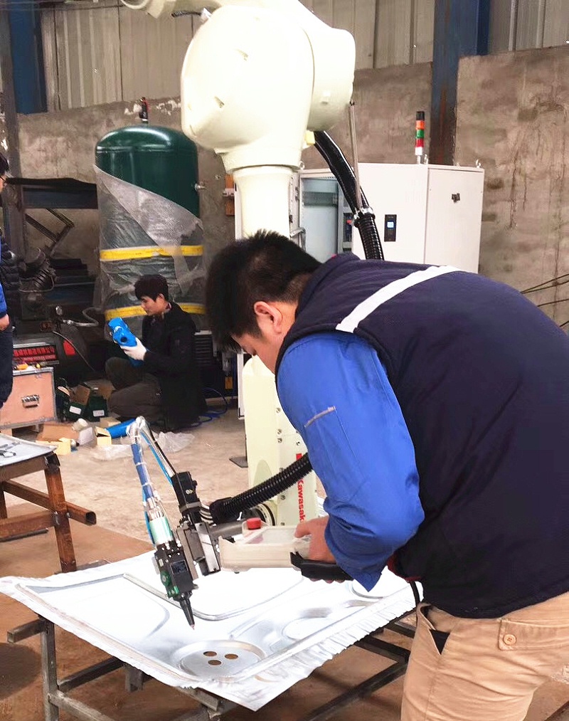 六軸激光切割機器人調(diào)試